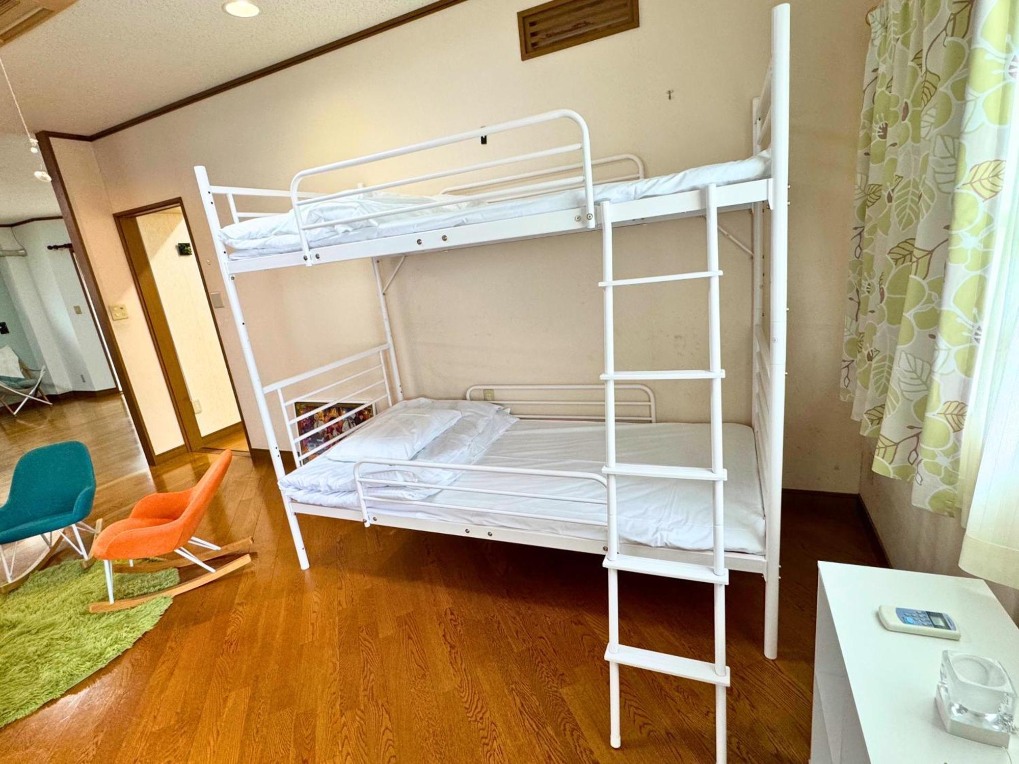 石垣島グループの宿 2216 にじいろ ユーグレナモール内 Ishigaki  Ngoại thất bức ảnh