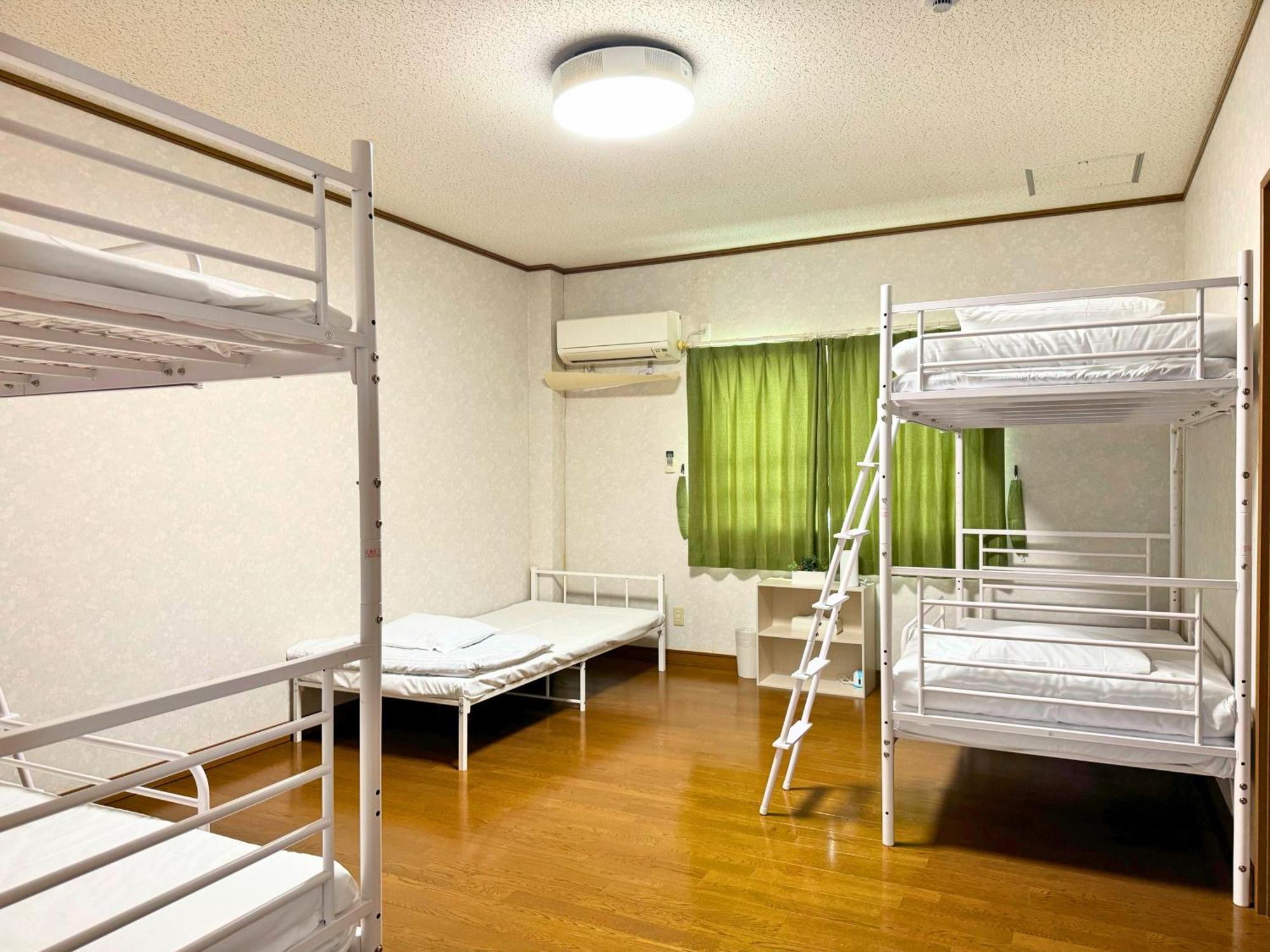 石垣島グループの宿 2216 にじいろ ユーグレナモール内 Ishigaki  Ngoại thất bức ảnh